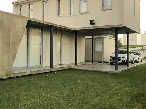 CASA EN VENTA - CITY BELL