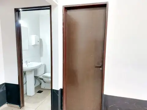 Local Comercial en Alquiler ? Frente a Plaza Departamental, Maipú