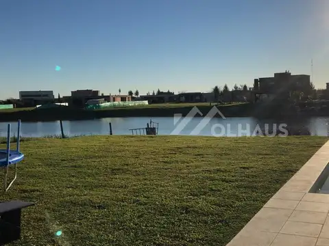 Casa en Alquiler Temporal con 2 cocheras