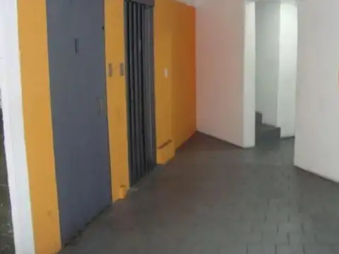 Peron esquina Castelli