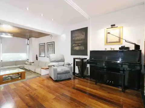 Casa 6 ambientes con 5 baños