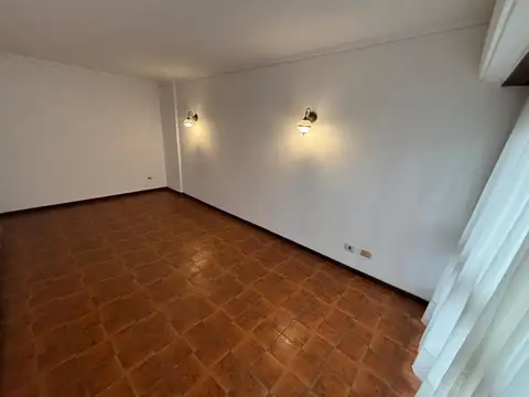 3 ambientes con BALCÓN- ESCUCHA OFERTA