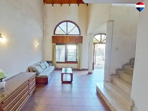 Casa en Venta con 2 cocheras
