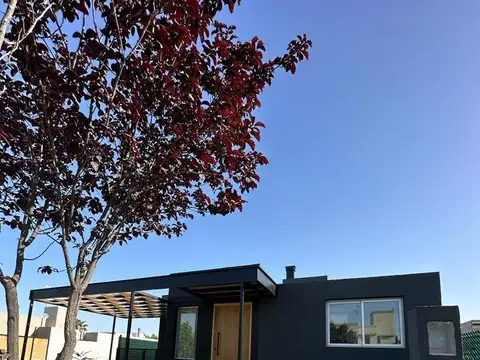 Casa Marquesado, Una Planta, 3 Dorm, 3 Baños, Cochera Doble, Jardín, Apto Crédito