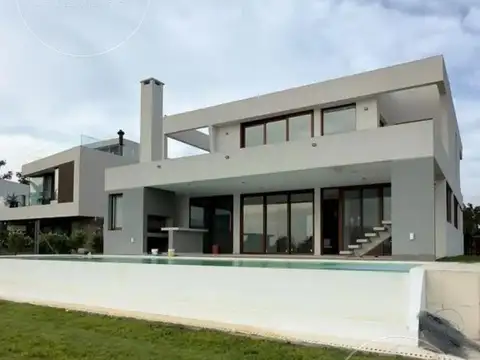 Casa en Alquiler de 4 dormitorios