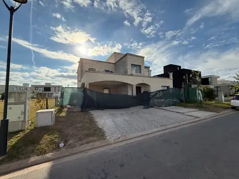 Casa a la venta en Barrio cerrado Vida I