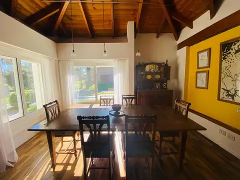 Casa en Venta con 3 cocheras