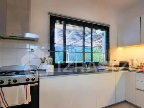 Casa en venta en Altos de Pilar, desarrollada en una planta con gran jardín
