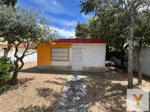 Casa en venta - 2 Dormitorios 1 Baño - Mar del Tuyú