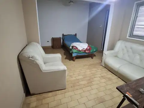 Dos viviendas independientes sobre lote de 350 m² – Excelente ubicación en Parque San Martín