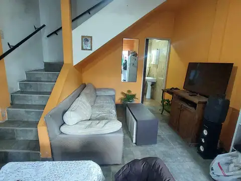 Casa en Alquiler con 1 cochera