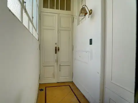 Avenida Hipólito Yrigoyen 1500