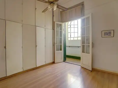 Venta Departamento de 4 ambientes c/dependencia