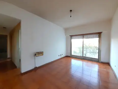 Departamento de 2 Ambientes por escalera  en Villa Gral. Mitre