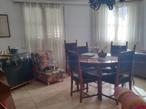 Venta. Chalet 3 ambientes + Local comercial. Chauvín.