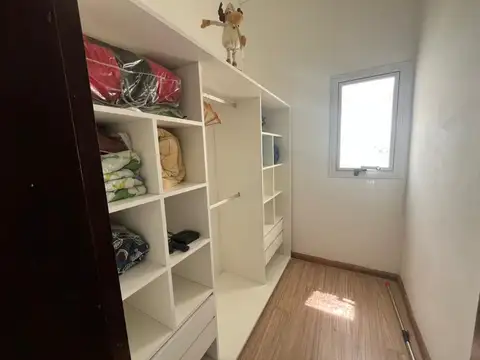 Casa en Alquiler Temporal con 2 cocheras