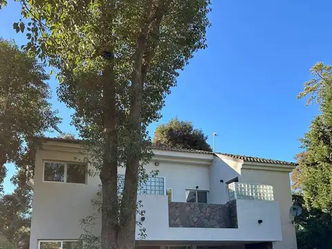 Casa - Alquiler - Argentina, Berazategui - Calle 63 2289