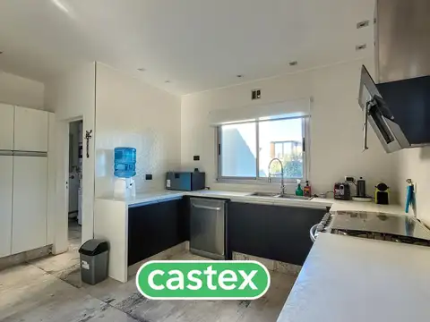 Casa en Alquiler con 2 cocheras
