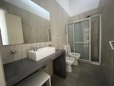 Depto Tipo Casa 6 ambientes con 1 baño