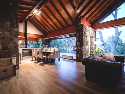 Casa en Venta con 3 cocheras