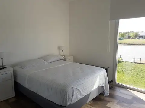 CASA  A LAGUNA EN ALQUILER