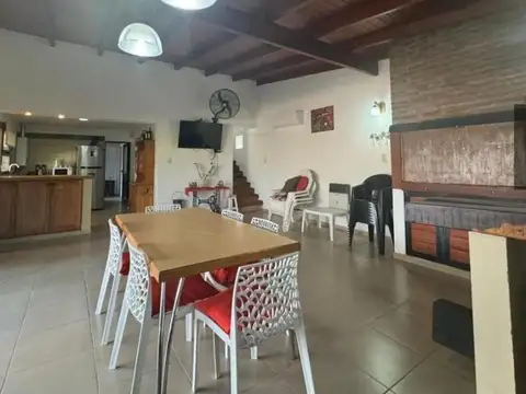 VENTA CASA FUNES DE 3 DORMITORIOS PARQUE Y PILETA