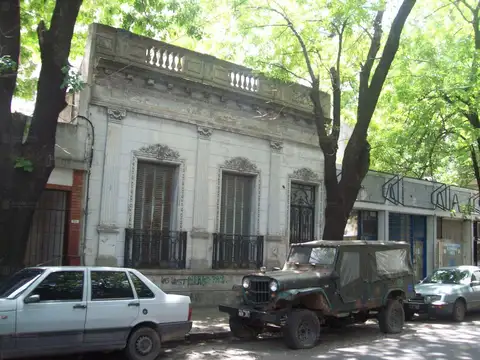 EXCELENTE CASA EN LOTE PROPIO 8,66x25.87m