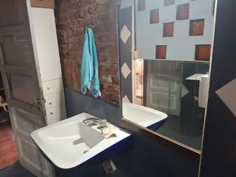 Casa 6 ambientes con 2 baños