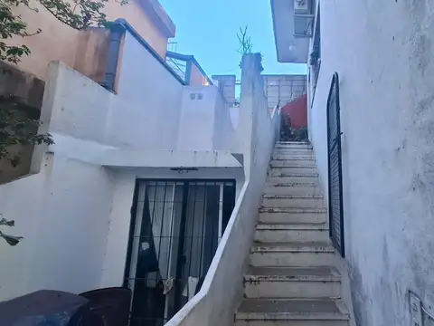 Depto Tipo Casa en Venta en San Isidro Vías / Rolon, USD 99.000