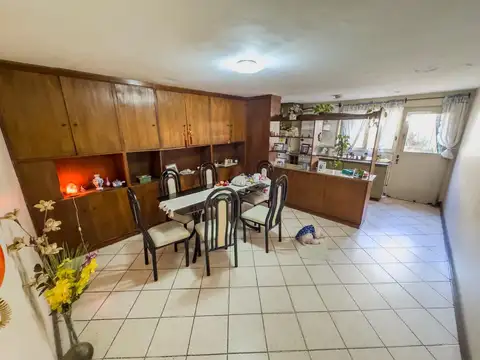 Chalet en ph al frente de cuatro ambientes en venta en Haedo