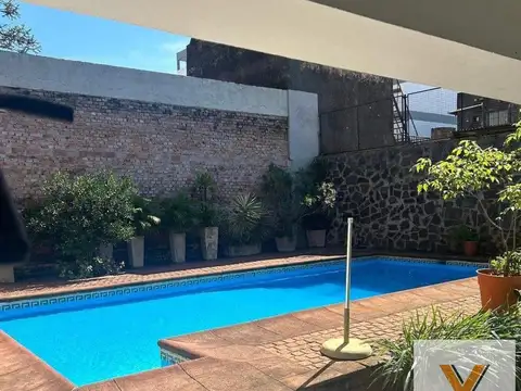 Casa en venta - 5 Dormitorios 4 Baños - 546Mts2 - Posadas