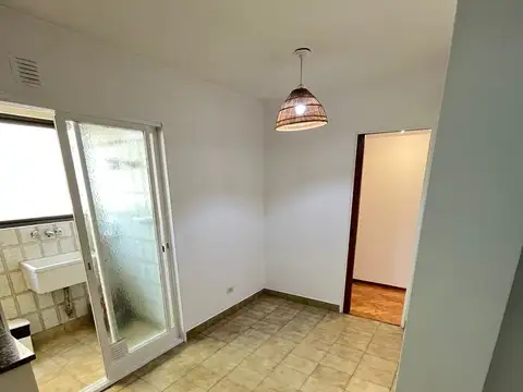 SEMIPISO 4 AMBIENTES CON  DOS BAÑOS. FRENTE BALCÓN. (JONTE Y LOPE DE VEGA ).