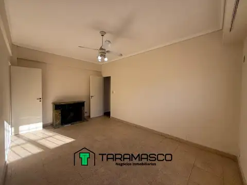 VENTA PH 4 AMB EN PRIMER PISO CONTRAFRENTE EN MONTE CASTRO