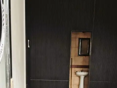 *LOCAL 3 X 6 CON BAÑO SOBRE AV. DE MAYO *ES REQUISITO INDISPENSABLE CONTAR CON GARANTÍA PROPIETARIA