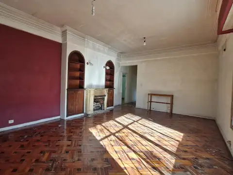 Venta PH 7 ambientes patio y cochera. A refaccionar. Apto Crédito en Barracas