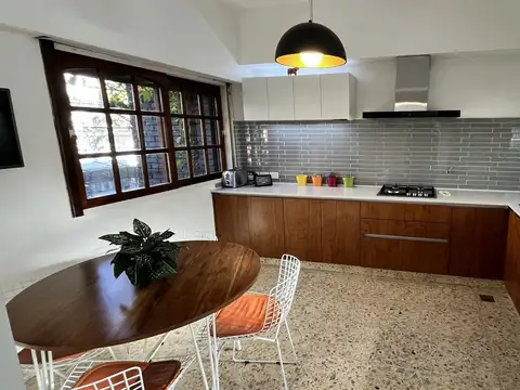 Casa 4 ambientes con 4 baños
