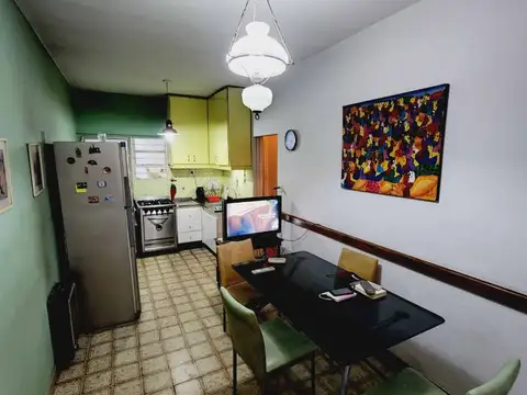 CHALET 4 AMBIENTES CON COCHERAS ESCUCHA OFERTA