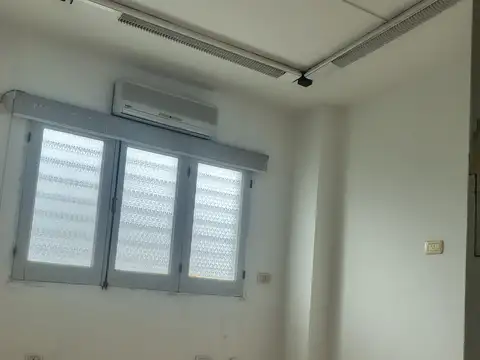 Oficina en Alquiler con 1 cochera