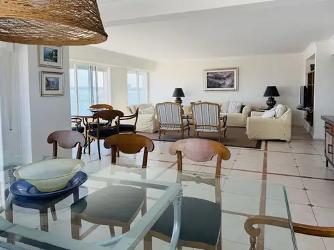 Departamento en Venta en Playa Mansa, USD 1.050.000