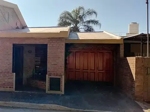 VENTA CASA CON PILETA  B° COLINAS VELEZ SARSFIELD