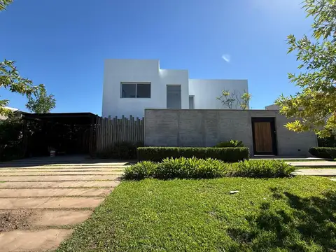 Casa en Alquiler de 3 dormitorios