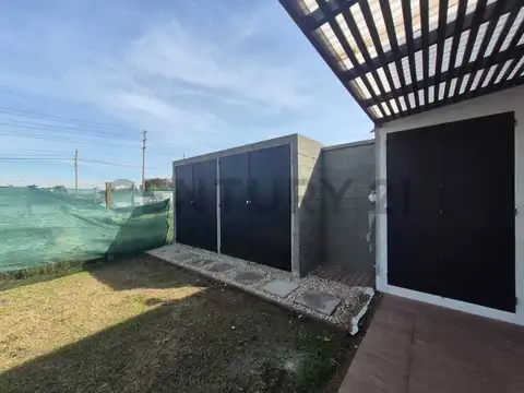 513 Y 143 FINANCIACION   Dúplex Casa en Complejo Cerrado en venta.