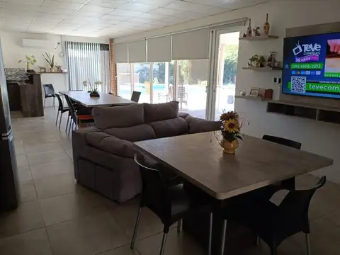 Casa en Venta con 2 cocheras