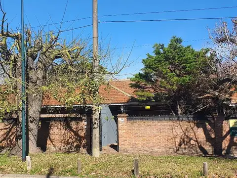 CASA EN ALQUILER PARA OFICINAS / ESTUDIO EN LOMAS DE SAN ISIDRO