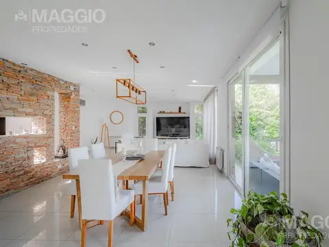 Casa 7 ambientes con 3 baños