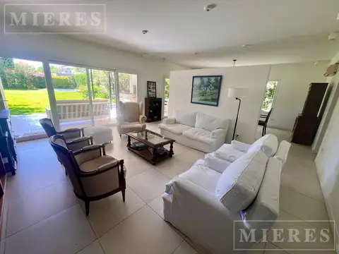 Casa 6 ambientes con 5 baños