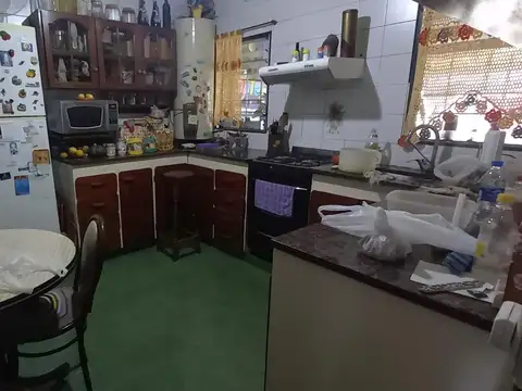 Departamento 4 amb. + 2 locales y galpon - Villa Ballester