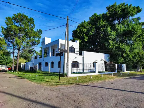 Casa en venta Rosario  Fisherton - 3 Dormitorios - Pileta