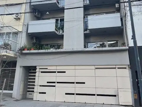 2 Ambientes + Terraza propia + Parrilla + Doble Cochera