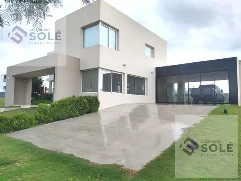 Casa a La Venta en ¨Puerto Del Águila ¨ - Calidad y Diseño